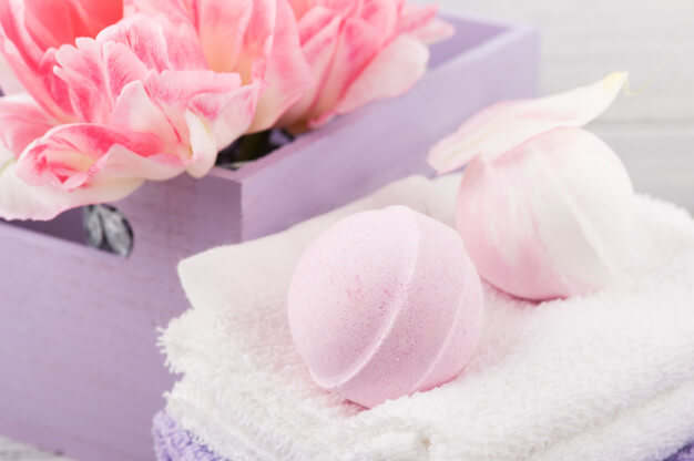 how-to-make-diy-natural-lush-bath-bombs-mothers-day-gift-idea